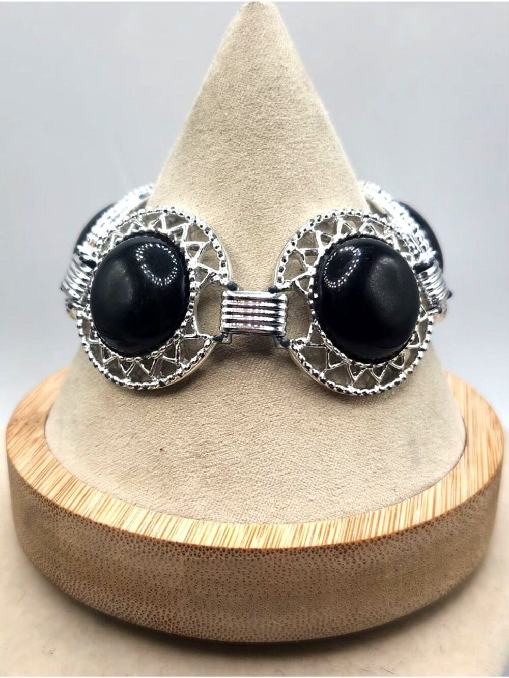 Vintage Sarah Coventry 7.75” Bracelet Silver Toned Rounds With Black Stones